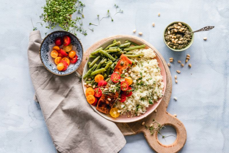 Alimentazione sana e corretta: guida completa ai principi di base